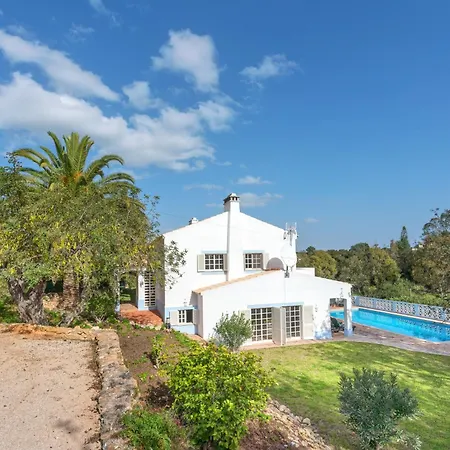 빌라 Host Wise - Quiet Spacious House - Swimming Pool