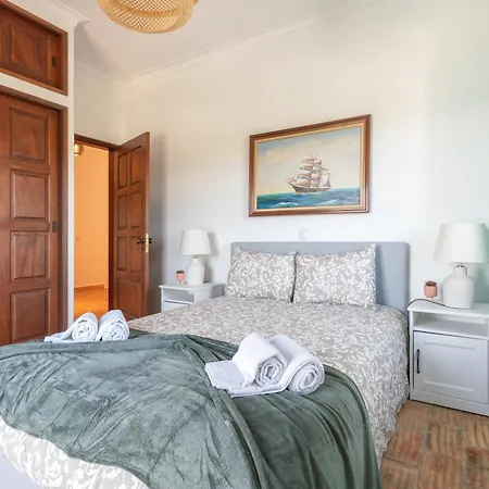 Host Wise - Quiet Spacious House - Swimming Pool 别墅