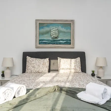 Host Wise - Quiet Spacious House - Swimming Pool 贝纳吉