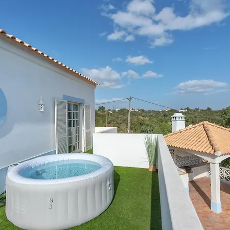 Host Wise - Quiet Spacious House - Swimming Pool