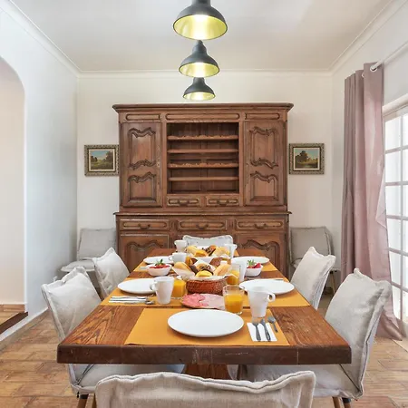 Host Wise - Quiet Spacious House - Swimming Pool