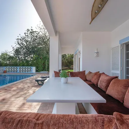 Host Wise - Quiet Spacious House - Swimming Pool