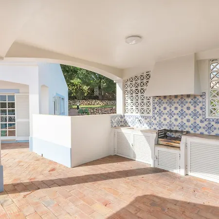 Host Wise - Quiet Spacious House - Swimming Pool *