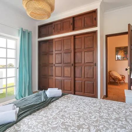 Host Wise - Quiet Spacious House - Swimming Pool
