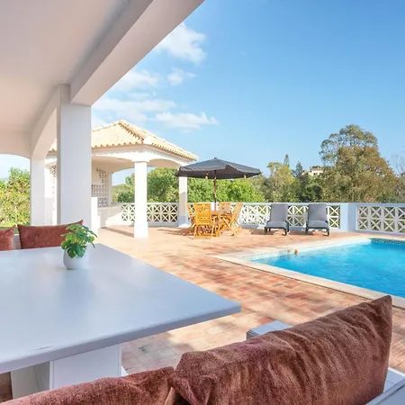 Host Wise - Quiet Spacious House - Swimming Pool