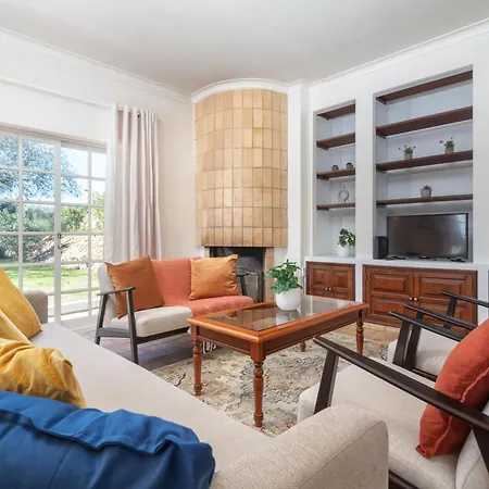 Host Wise - Quiet Spacious House - Swimming Pool *