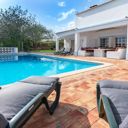 Host Wise - Quiet Spacious House - Swimming Pool *