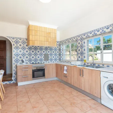 Host Wise - Quiet Spacious House - Swimming Pool Villa